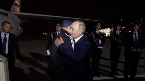 Putin przywitał swoich szpiegów na lotnisku