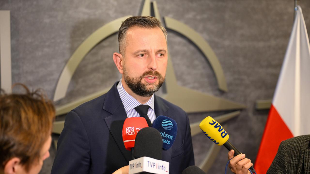 Wyciek "tajnych wojskowych dokumentów". Szef MON: sprawa jest poważna