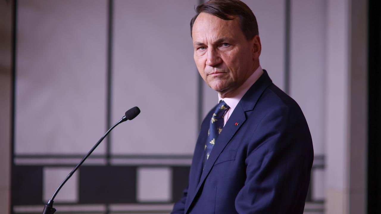 Sikorski kpi z rosyjskich kłamstw. 