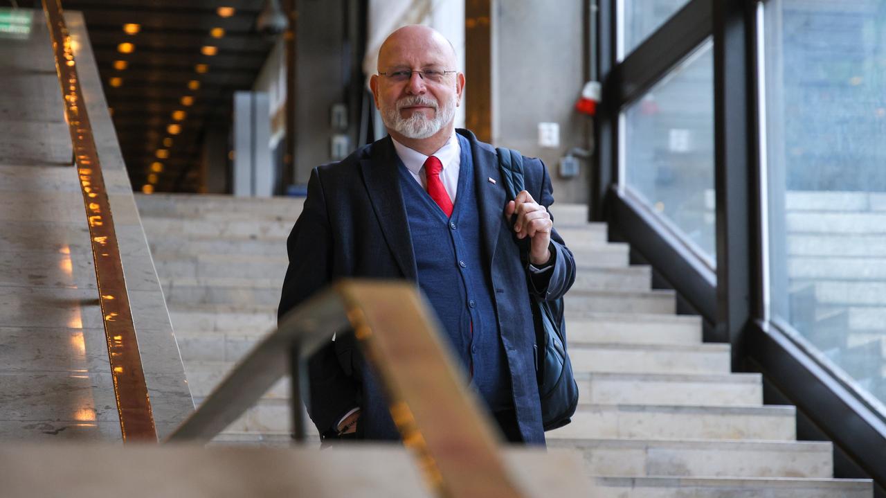 Luksusowe hotele, drogie restauracje, loty biznes klasą. Bizancjum Macieja Świrskiego