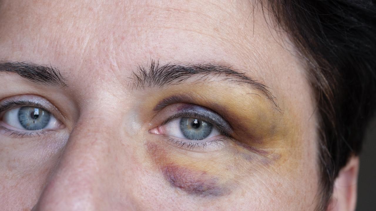 Kocha, lubi, szanuje. Bije, gwałci, morduje 