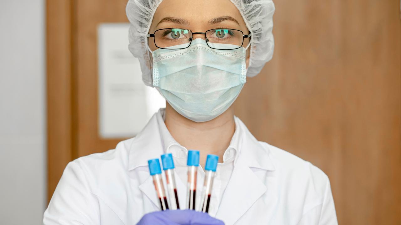 Iluzja kontroli i marketing lęku. Onkolog: te popularne badania nie diagnozują raka