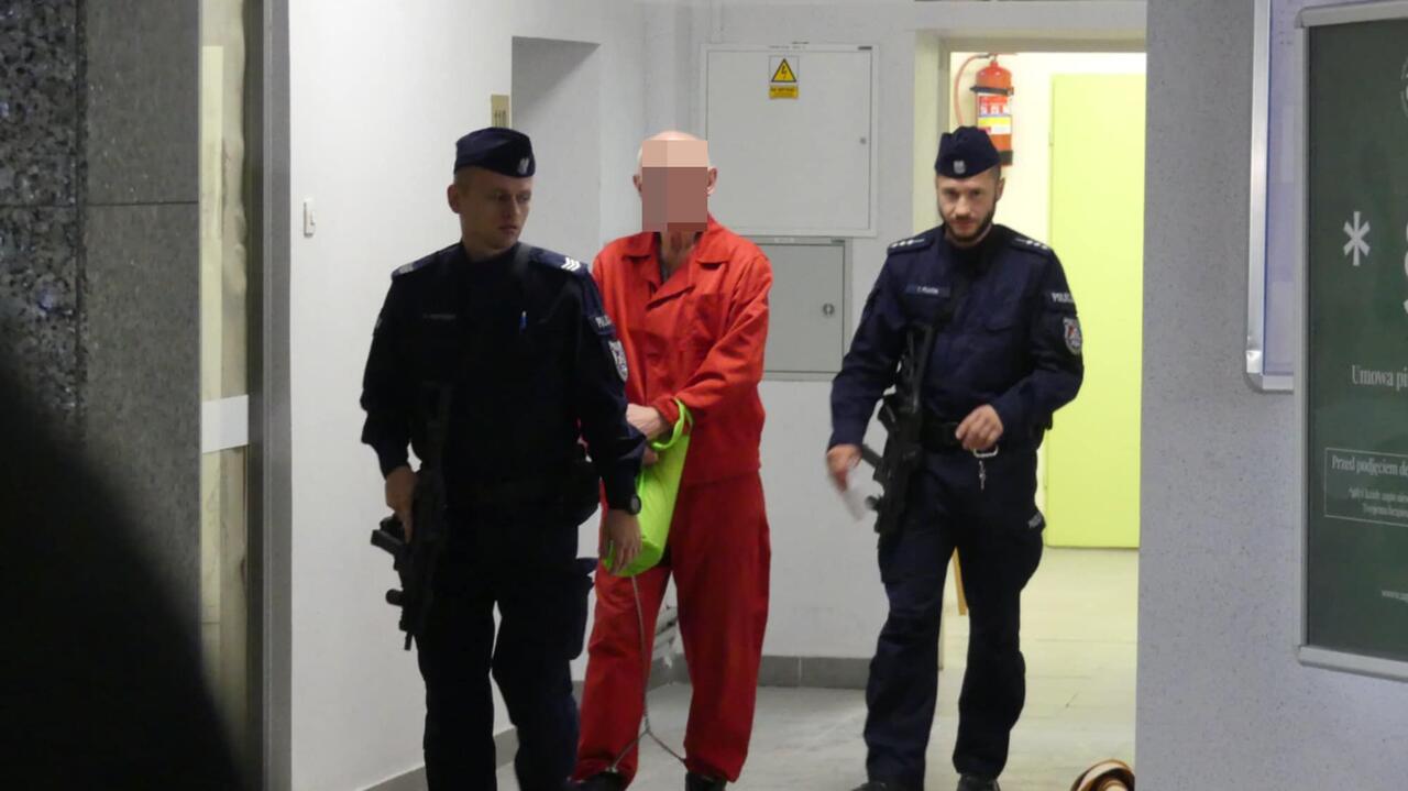 Sprawa "szczególnie zawiła". Były policjant, oskarżony o dwa zabójstwa, zostaje w areszcie
