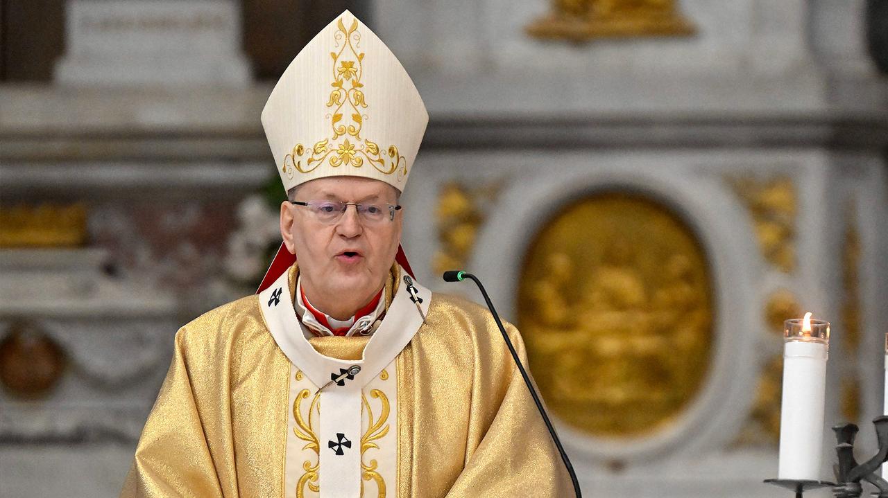 Pomoc uchodźcom porównał do handlu ludźmi. Zostanie papieżem?