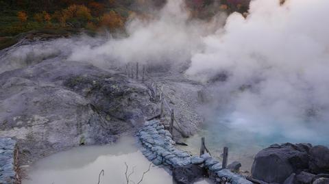 Japonia. Kąpiel w gorących źródłach w Hakone (nagranie archiwalne)