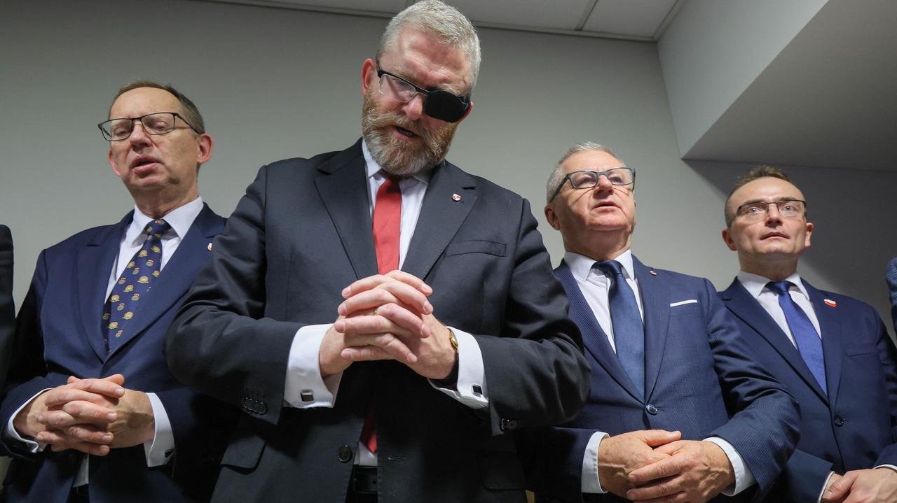 "Nie ma sensu rozmawiać o sprawach ściśle tajnych". Kontrowersyjne zaproszenie na RBN