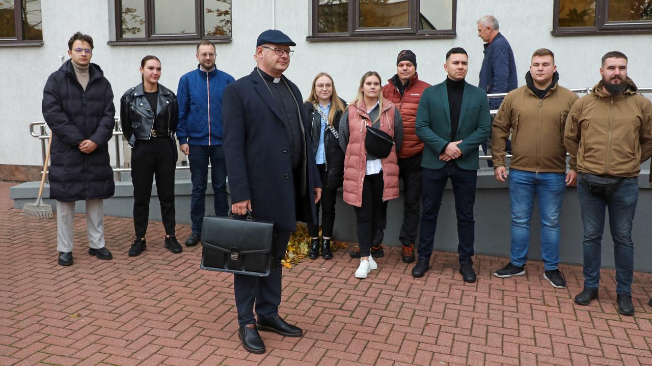 Ksiądz stanął przed sądem. Do winy się nie przyznaje