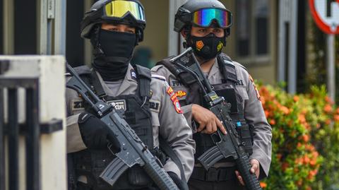 Funkcjonariusze indonezyjskich sił bezpieczeństwa
