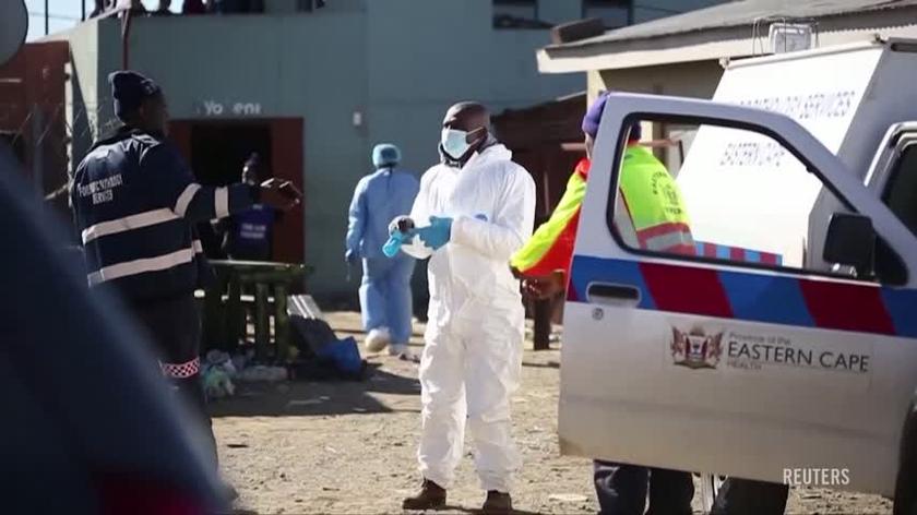 Los servicios de seguridad investigan el asesinato de 21 personas en un club nocturno en el este de Londres, Sudáfrica.