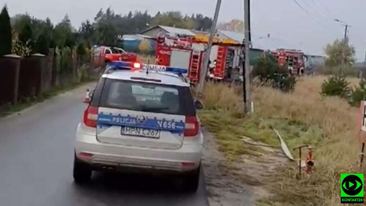 Pojemnik z kwasem azotowym rozszczelnił się w trakcie transportu. Akcja służb