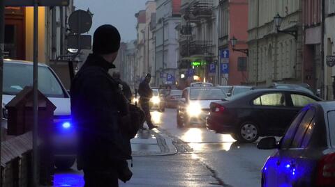 Akcja służb w Toruniu. Prokuratura: około 20 zatrzymanych
