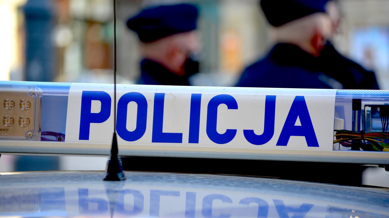 Była poszukiwana za składanie fałszywych zeznań. Przed policją schowała się w kartonie