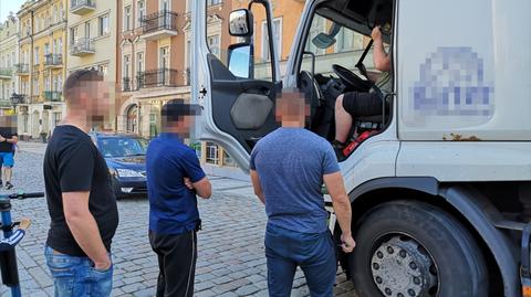 Kalisz: Pijany kierowca wjechał ciężarówką na Główny Rynek