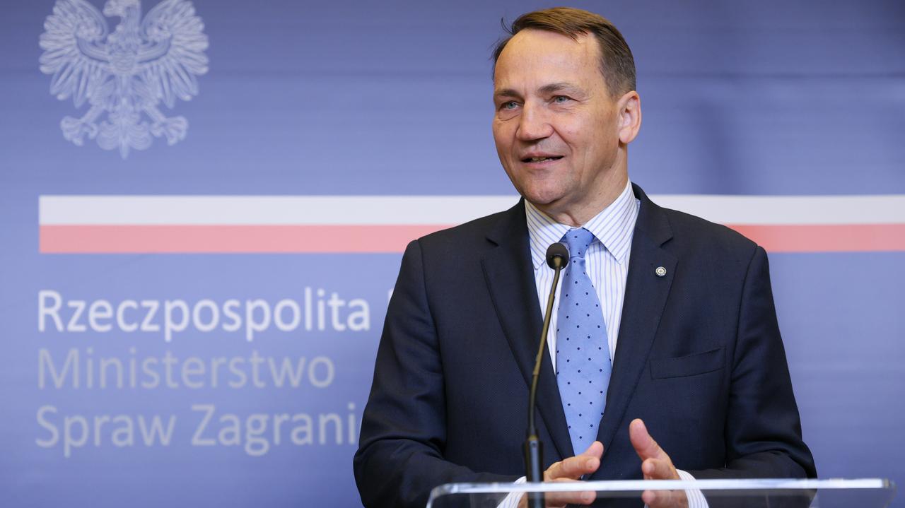 Marek Magierowski verlangt vom Außenministerium fast eine Million Zloty als „Entschädigung“.  Radosław Sikorski antwortet