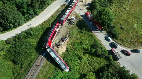 Trwają prace po zderzeniu pociągu z ciężarówką w Kołbaskowie (29.07.2021)