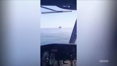 Irański śmigłowiec nad amerykańskim okrętem w Zatoce Omańskiej