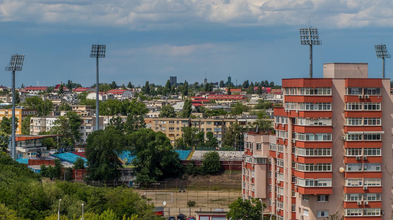 România.  Alertă antiaeriană după meciul de la Gallach.  Antrenorul a continuat interviul și înregistrarea