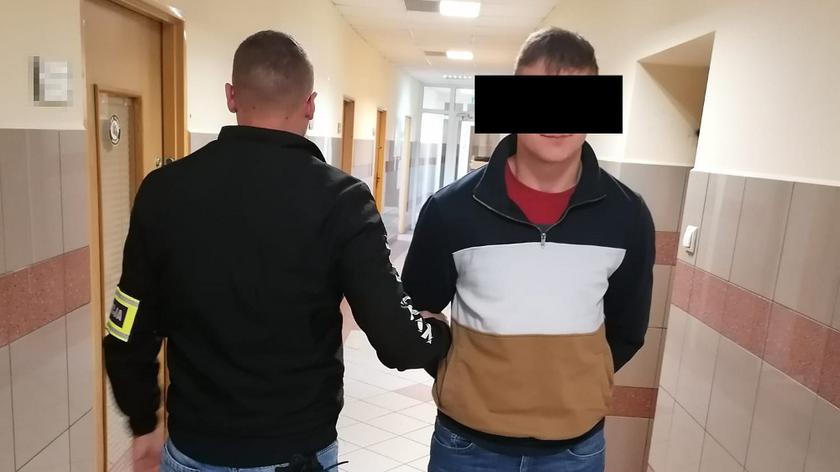 Policja Praga Południe. Policjanci zatrzymali 26-latka podejrzanego o kradzież zegarka 