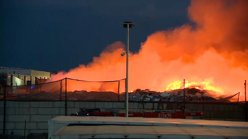 Pożar w zakładzie przetwórstwa tworzyw sztucznych w miejscowości Osła na Dolnym Śląsku. Relacja Tomasza Kanika