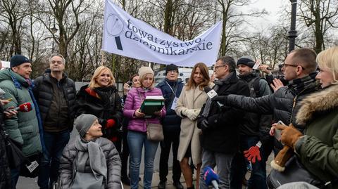 Protest dziennikarzy przed Sejmem