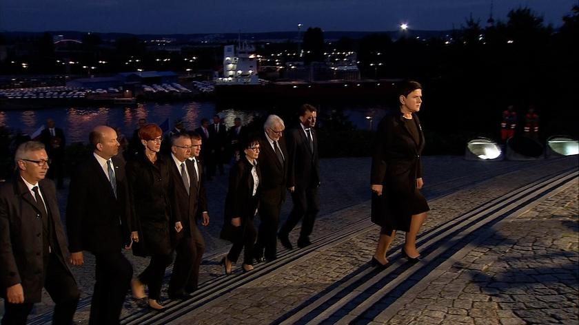 Politycy zlożyli wieńce pod Pomnikiem Obrońców Wybrzeża