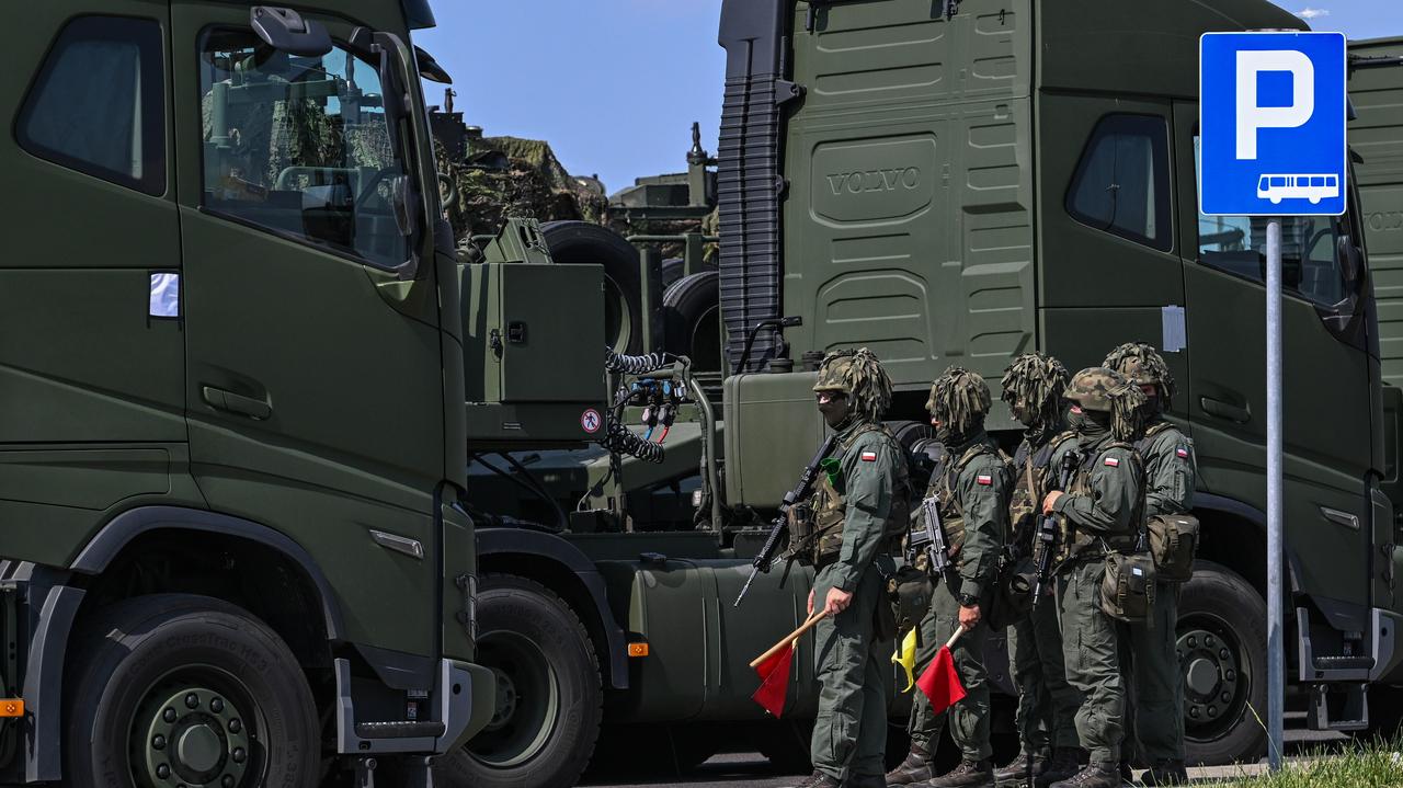 Billions for Poland, gathering  at president's house, military qualification started