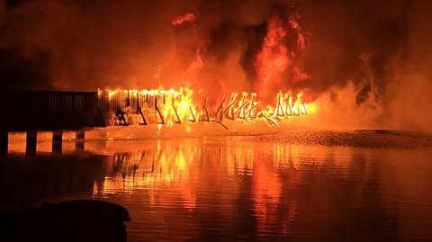 Pożar molo na jeziorze Strzeszyńskim w Poznaniu