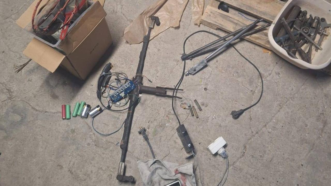 Konstruował własną bombę, a w domu miał potężny arsenał