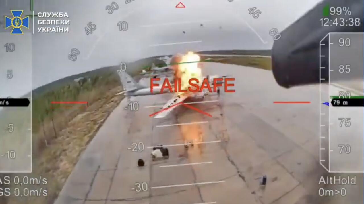 This is what Operation "Spiderweb" looked like. Ukrainians show footage of the attack on Russian planes