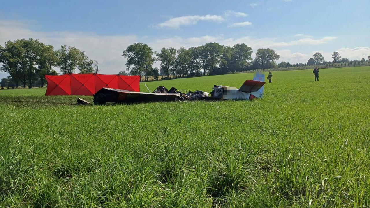 Rok po roku samoloty spadły tam chwilę po starcie i spłonęły razem z pilotami
