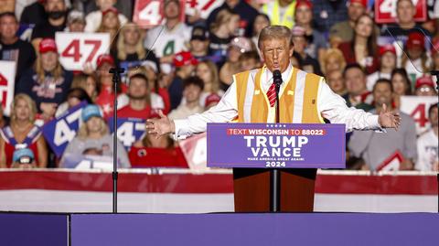 Donald Trump w śmieciarce. "Żaden prezydent nie zrobił dla Portoryko więcej niż ja"