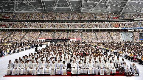 Papież Franciszek podczas mszy na Stadionie Narodowym w Singapurze 