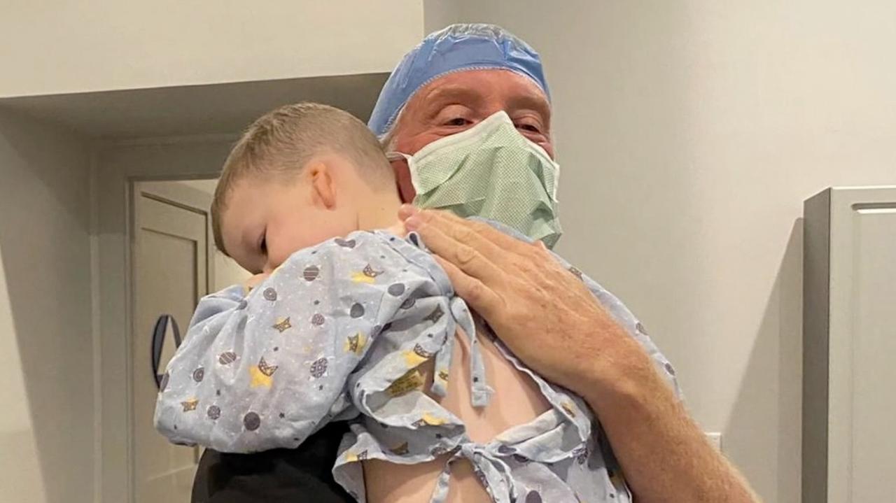 Leczenie mikrocji i atrezji jest ważne dla rozwoju dziecka. Polskę odwiedził specjalista z USA, który to robi