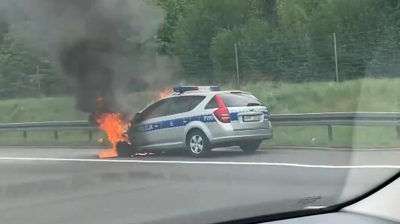Pożar radiowozu na A1. Są utrudnienia w ruchu