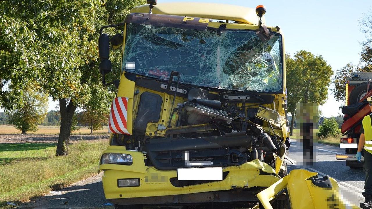 Wjechał w tył ciężarówki. Nie żyje