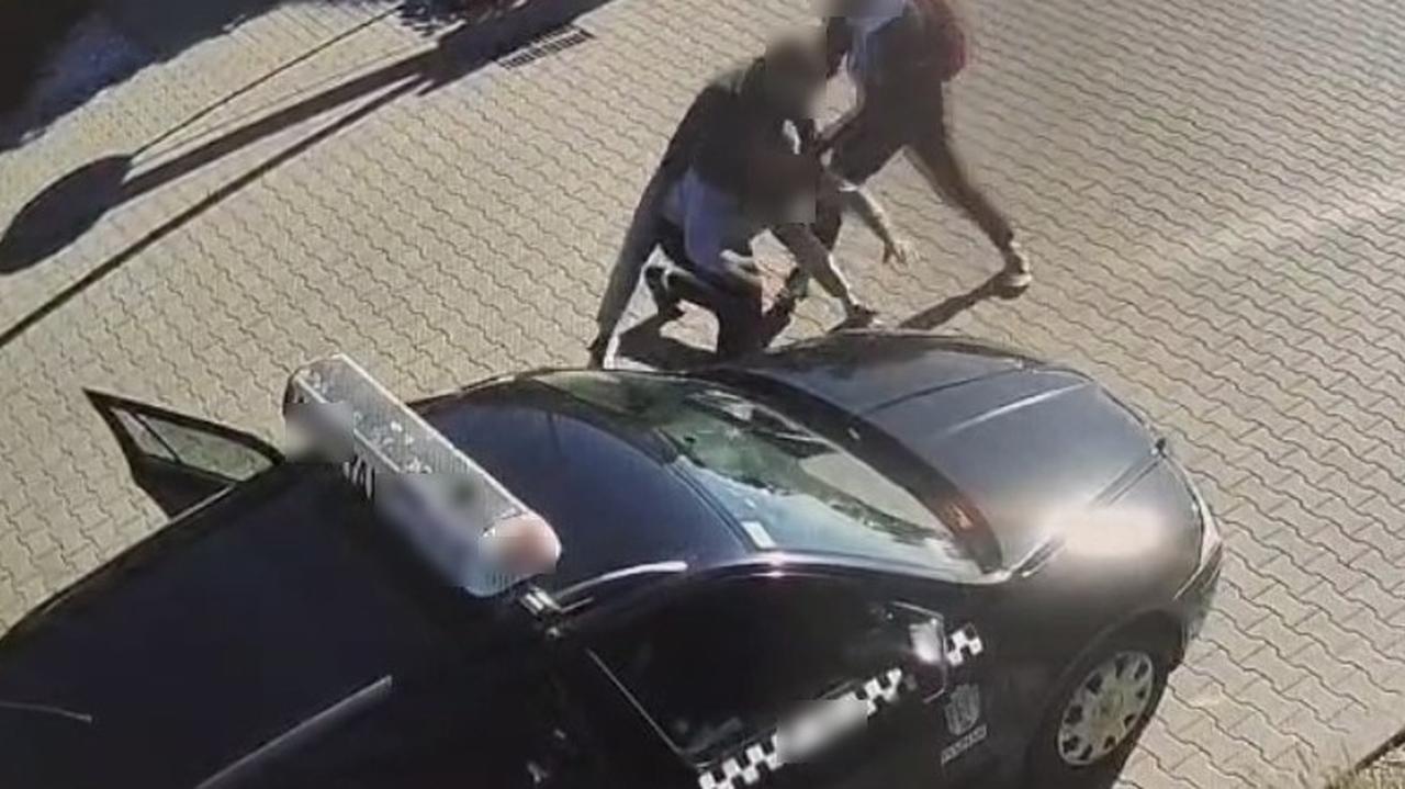 Pobicie taksówkarza. Dwaj mężczyźni z zarzutami