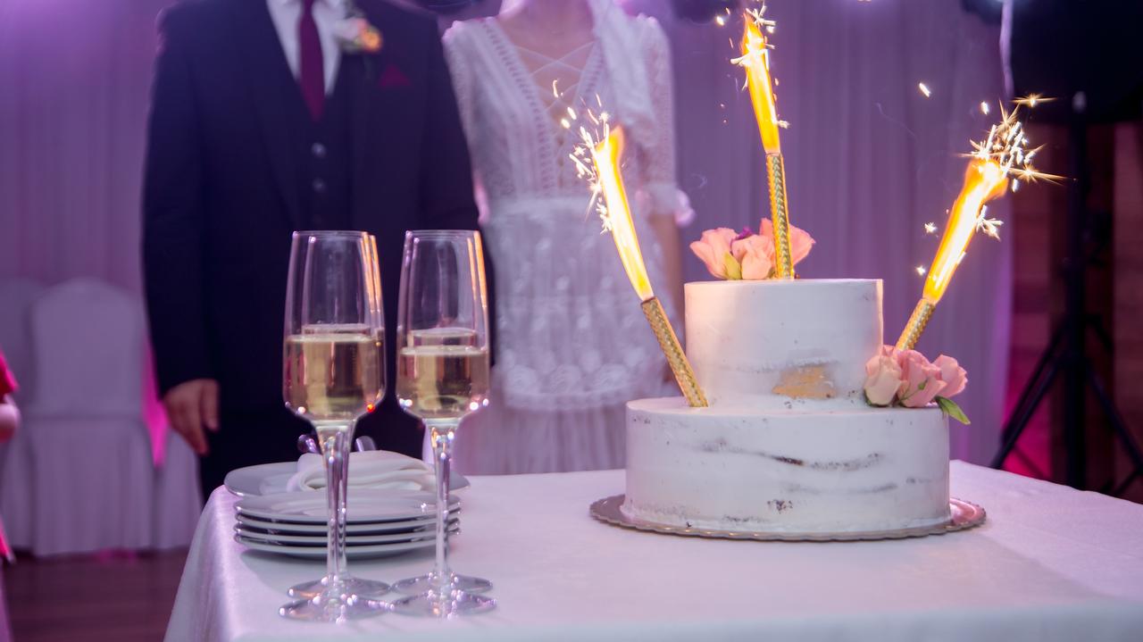 Pan młody kroił tort weselny. Z poparzeniami trafił do szpitala