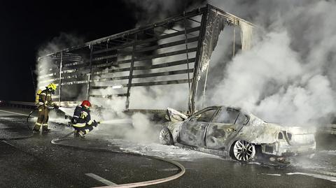 Samochód doszczętnie spłonął po zderzeniu z ciężarówką na autostradzie A2, dwie ofiary śmiertelne