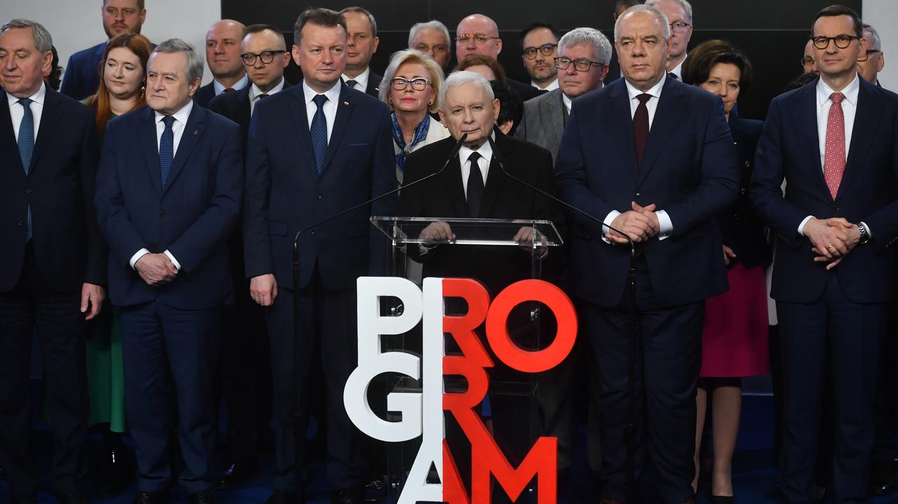 Posłowie PiS: „Wąska grupa przeprowadziła intrygę" ws. stowarzyszeń