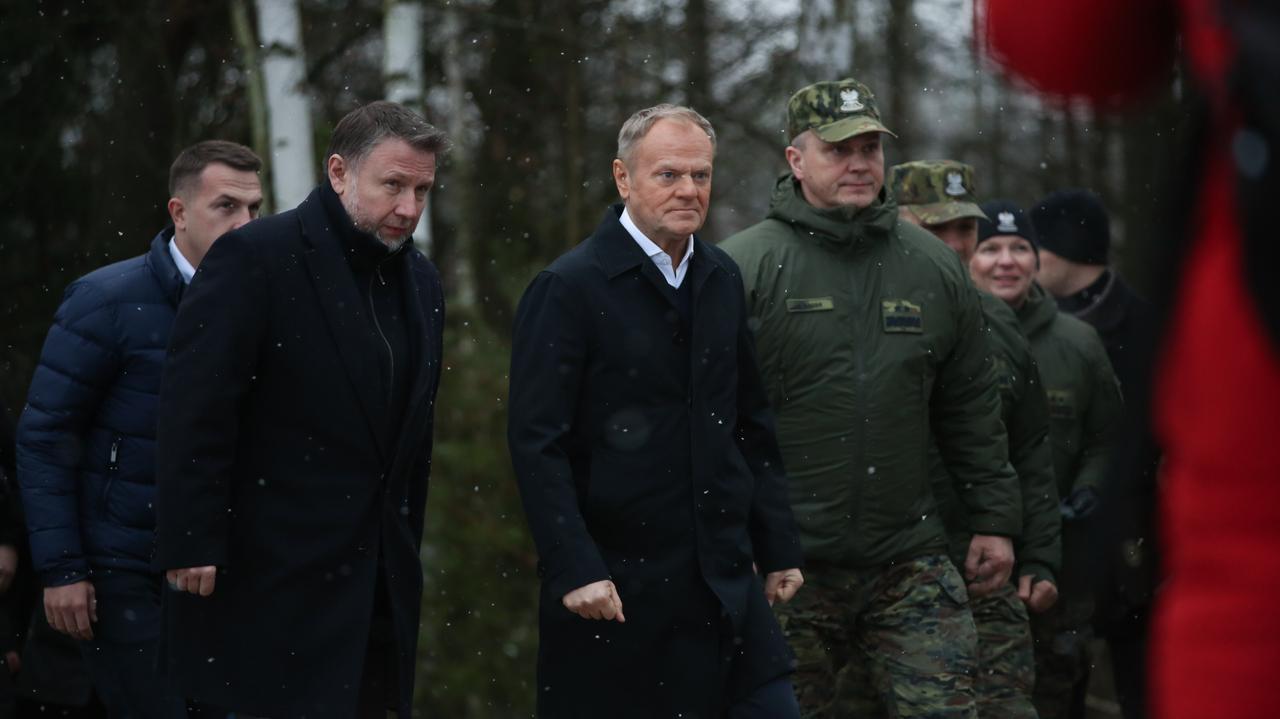 Tusk na granicy z Białorusią: ktoś musi czuwać, by ktoś mógł świętować
