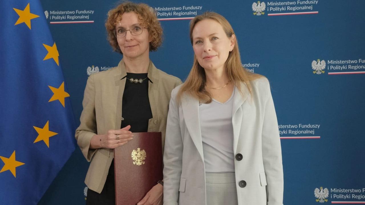 Spięcie w sprawie KPO, kierowca wjechał w pielgrzymów, dwa ciała na posesji