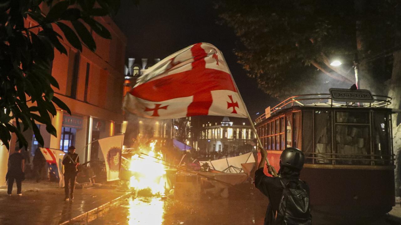 Ogłosili wyniki wyborów w Gruzji, na ulicach zawrzało, wybuchły protesty