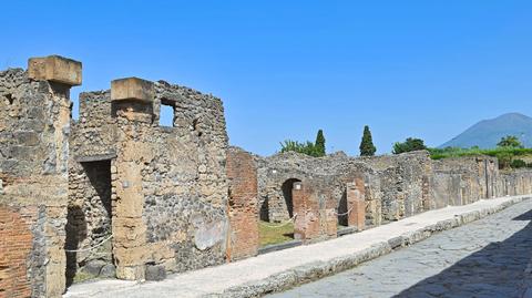 Uszkodzone Pompeje po trzęsieniu ziemi