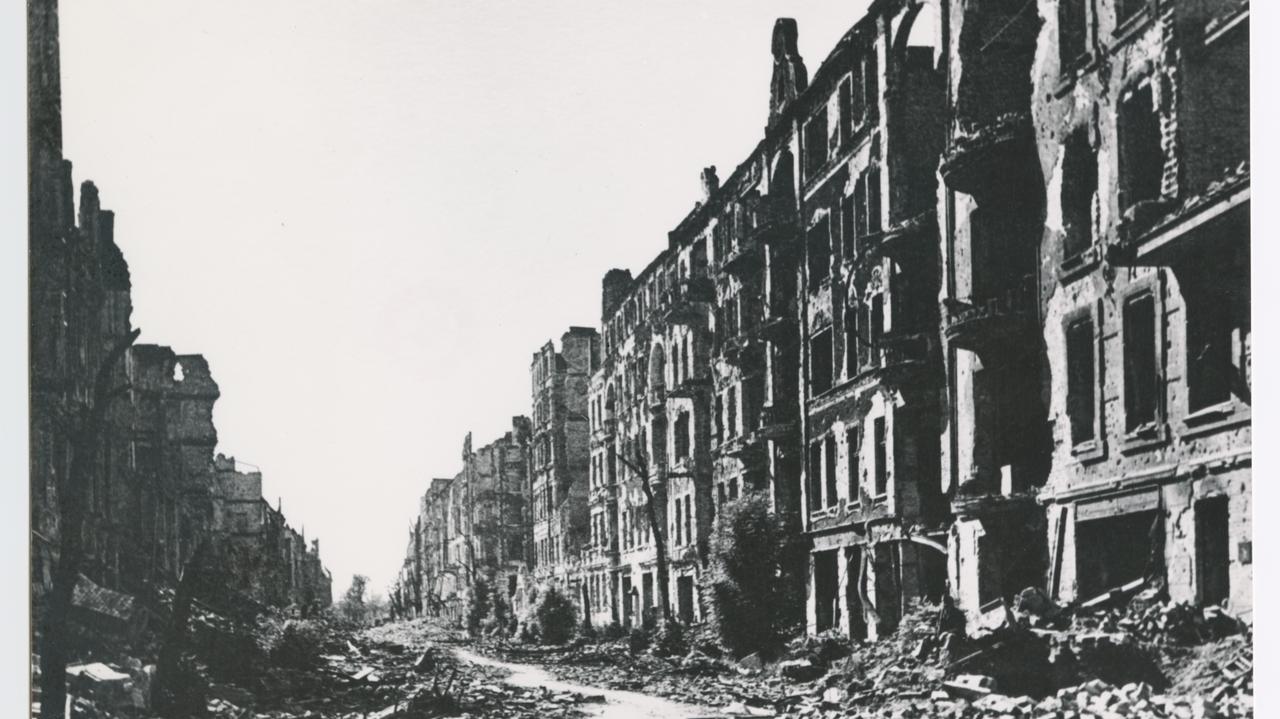 Zwycięstwo! Koniec wojny! A w Polsce wielkie pytanie: czy da się tu jeszcze żyć?