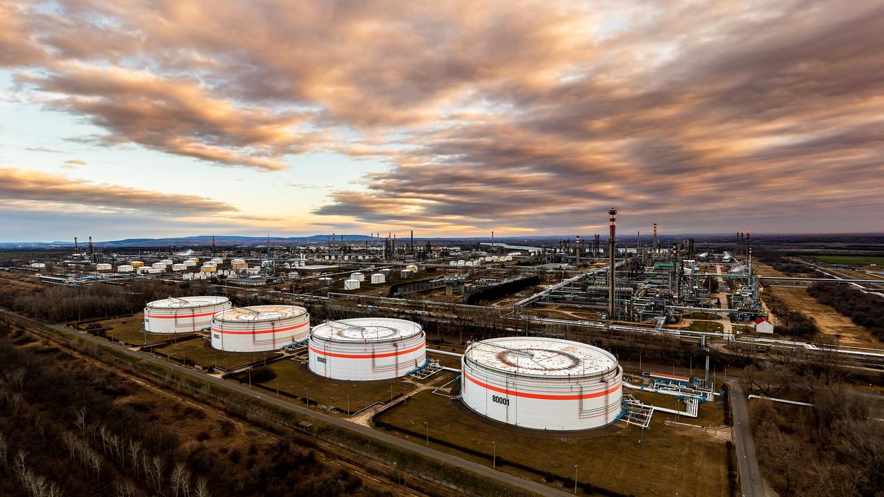 Rosyjska ropa przestała płynąć. Węgry sięgają po strategiczne rezerwy