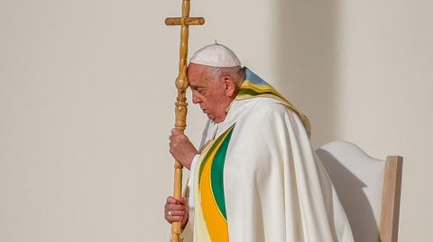 Papież Franciszek pozostaje w szpitalu