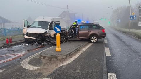 Tychy. Czołowe zderzenie dwóch samochodów