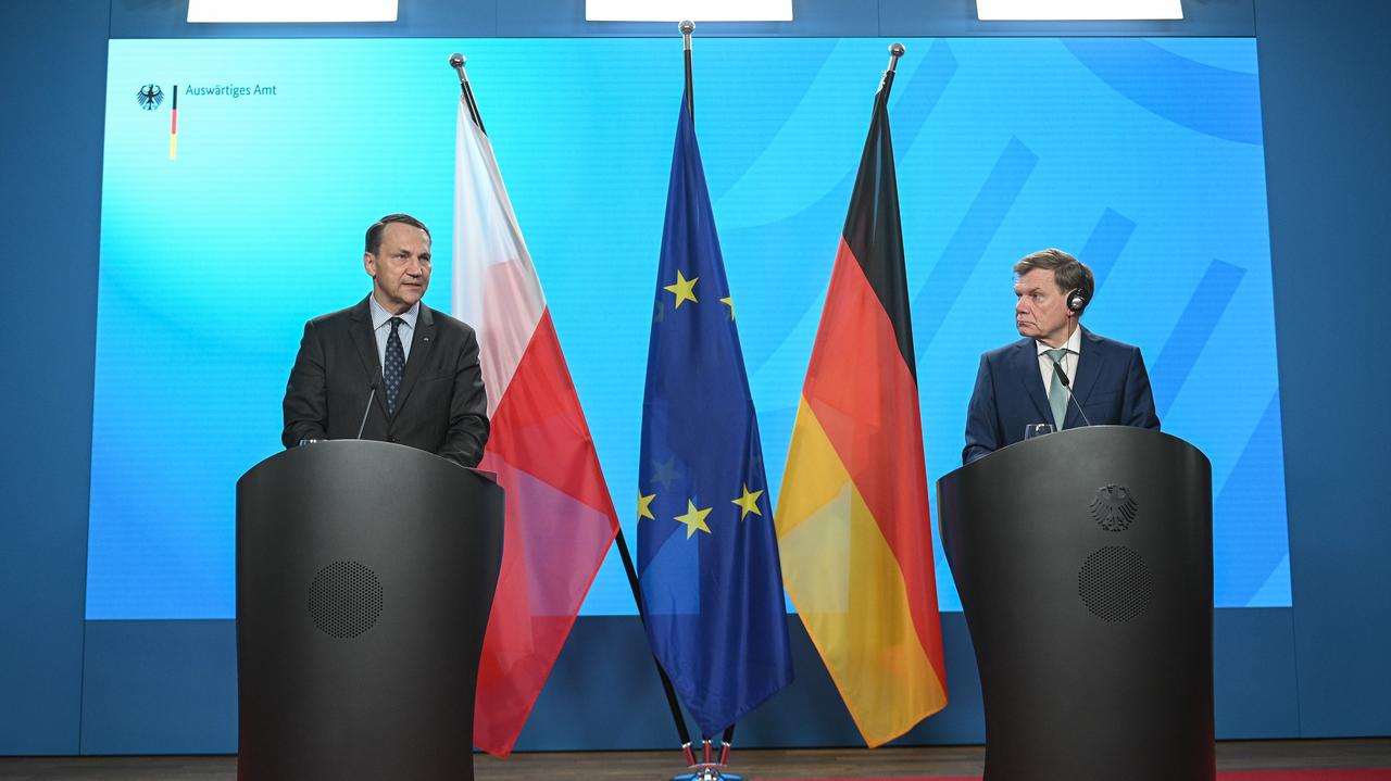 Sikorski w Berlinie. Mówił o "historycznej odpowiedzialności" i "teście dla współpracy"