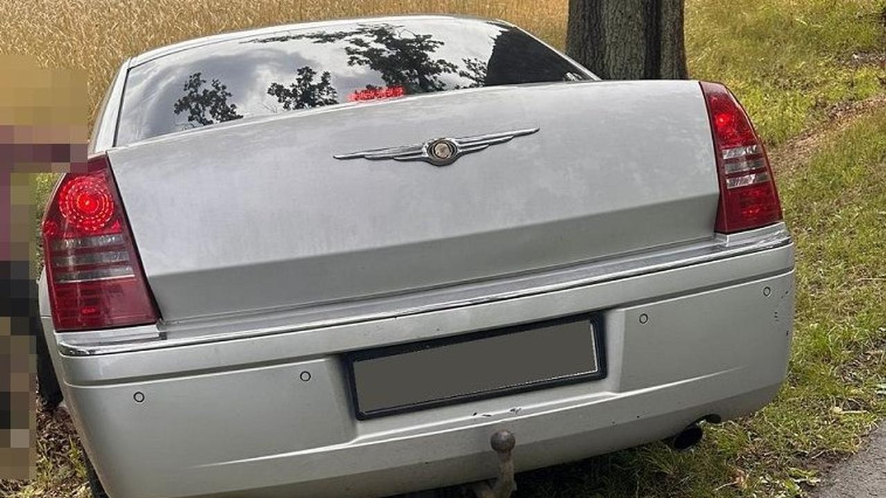 Nie trzymał toru jazdy, uciekał przed policją. Był pijany