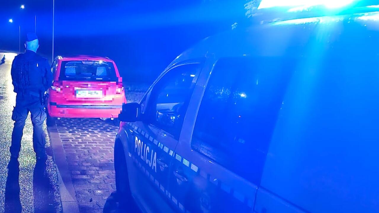 27-latek złamał sądowy zakaz, po auto przyjechała jego nietrzeźwa znajoma